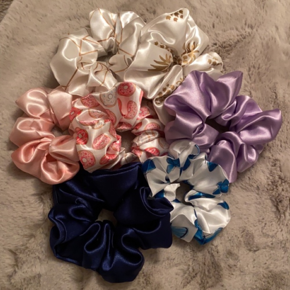 Satin oversized scrunchies